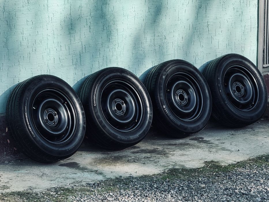 Штамаовный диск летный шинами