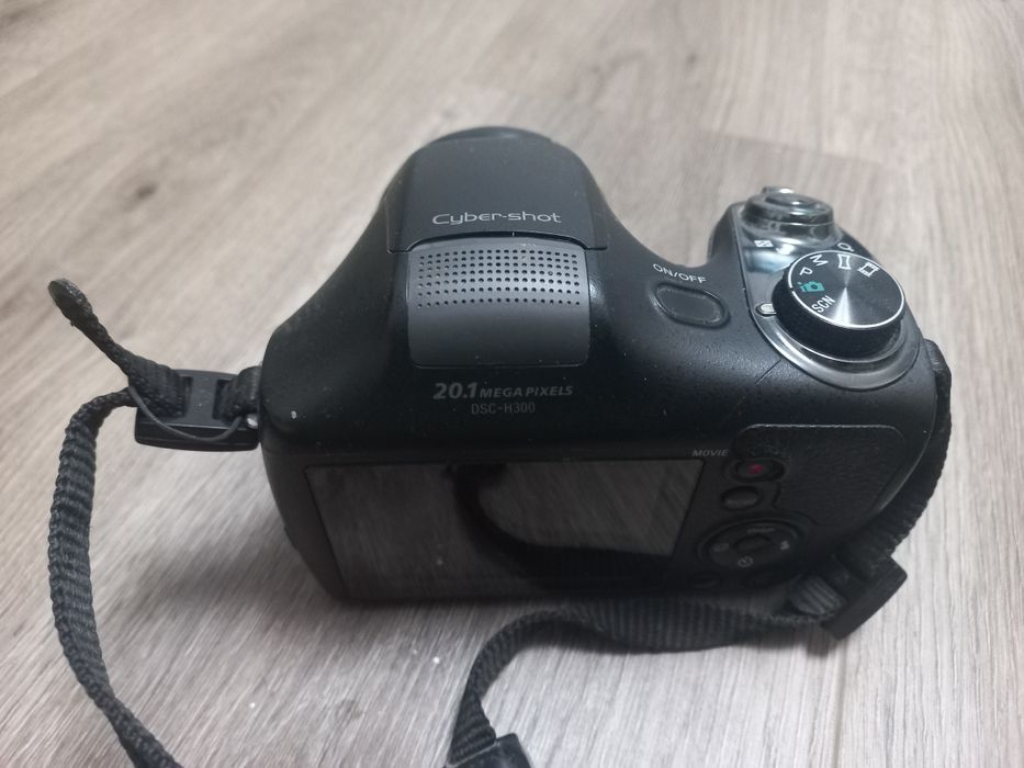 Vând aparat foto Sony Cyber‑shot DSC‑H300