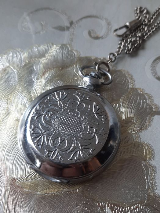 Продам часы карманные МОЛНИЯ