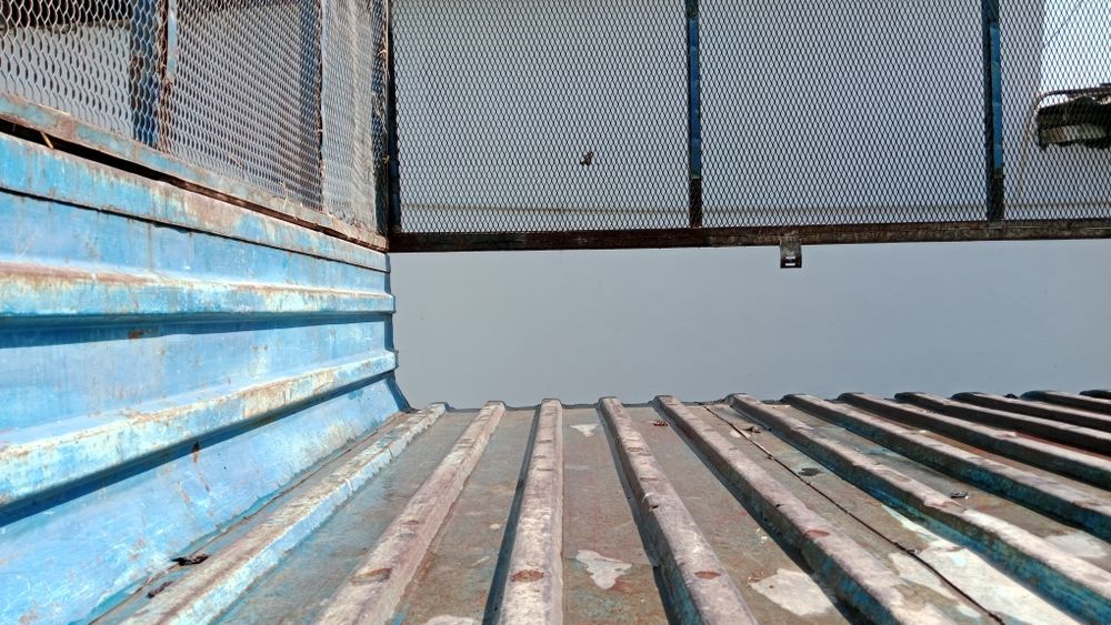 Прицеп бир дона, янгидек.