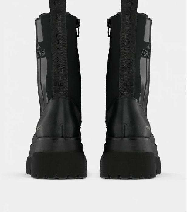 Боти Replay закупени от магазина на  Replay носени 4 пъти , размер 37