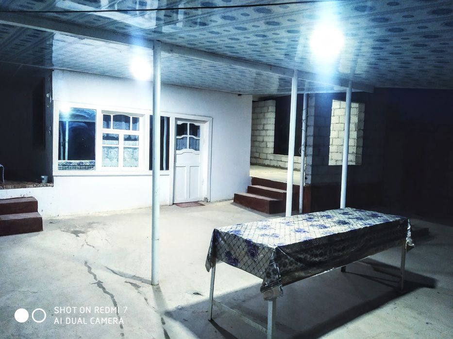 Hovli sotiladi Sherobod