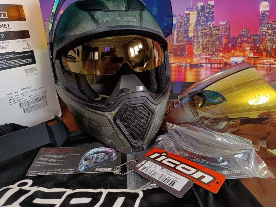 Мото шлем от бренда ICON airflite