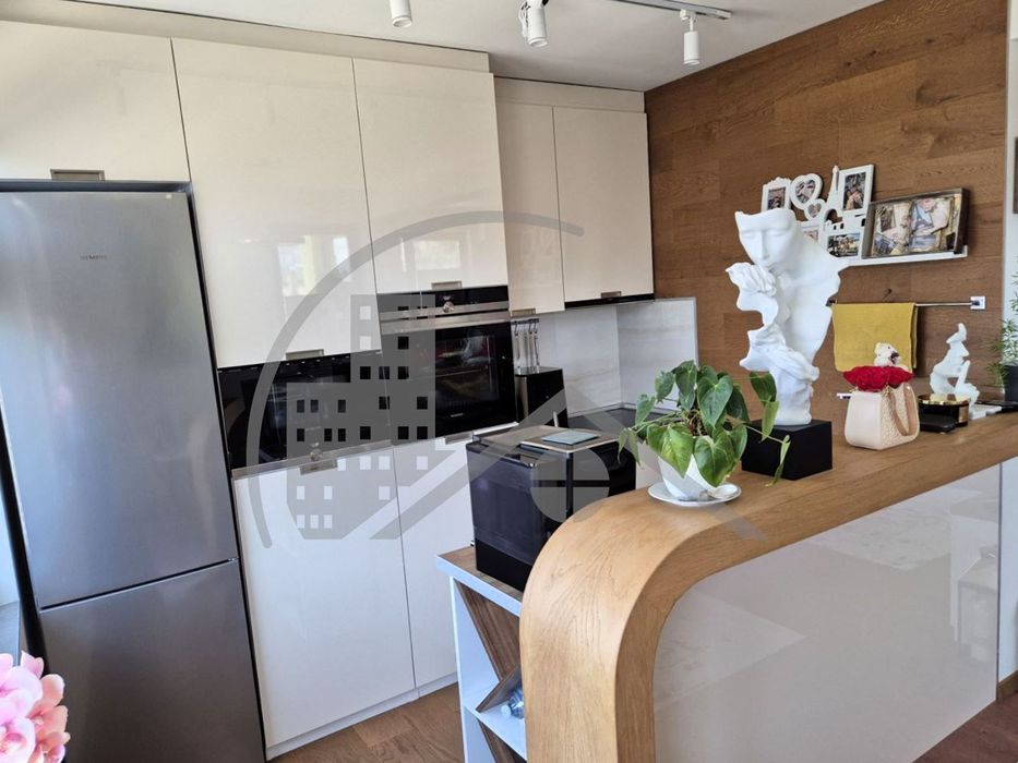 Продава се Тристаен апартамент в Варна, Възраждане 3 - 113 кв.м за 2036 €/кв.м - Снимка #3