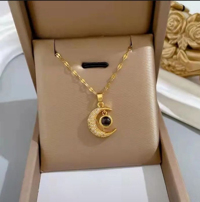 MEN SENI SEVAMAN so'zi 100 xil tilda chiqadigan ajoyib kulon