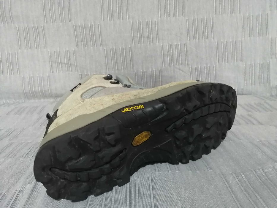 Ghete Quechua cu talpă Vibram, mărime 42