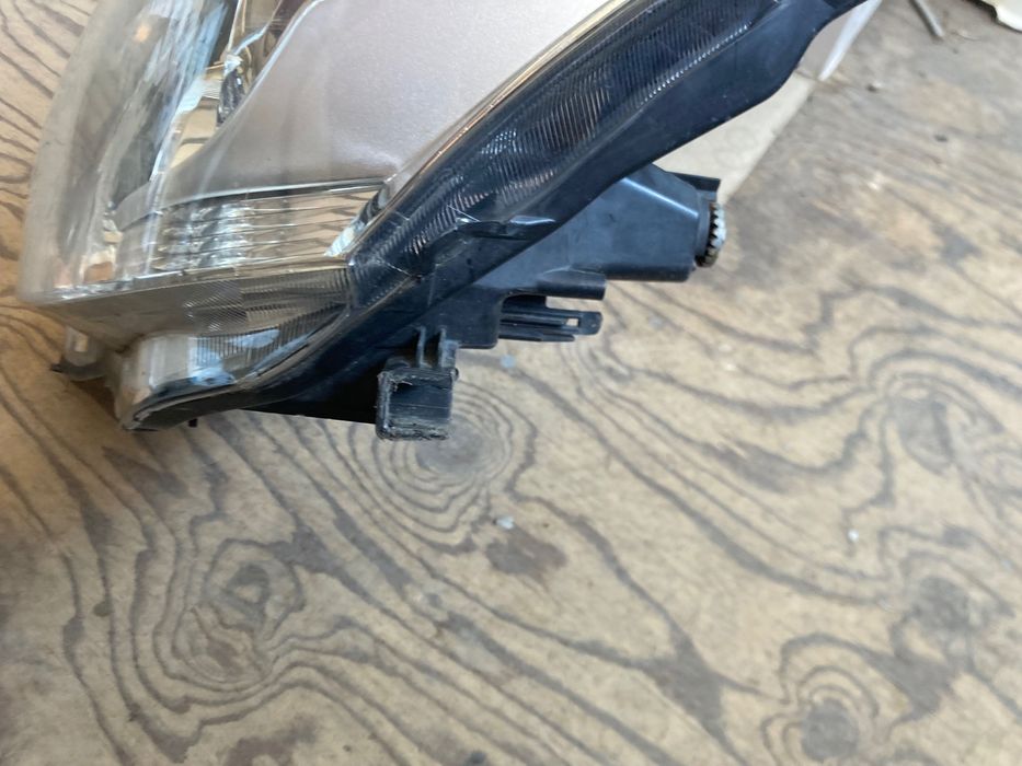 Ляв фар Toyota Verso. Тойота Версо. 09-13г. 81150-0F090.