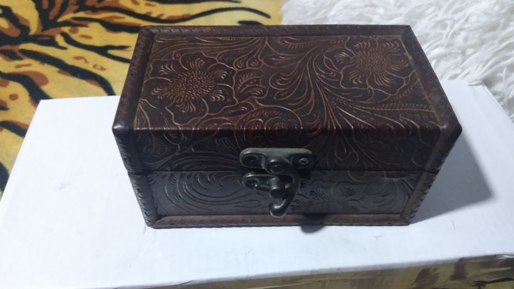 Обеци и аксесоари