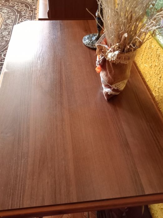 Прекрасный стол ,дерево листайте карусель