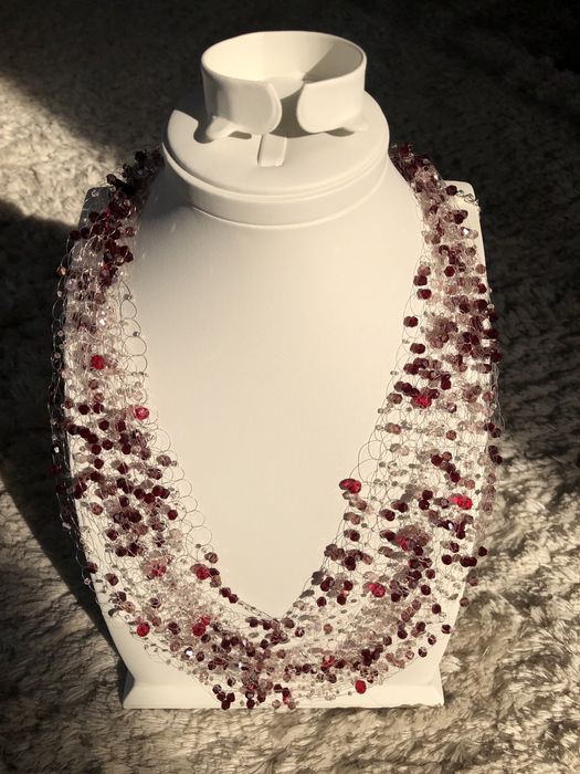 Колье из бисера и ювелирного стекла