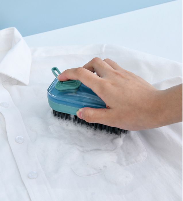 Щетка с дозатором