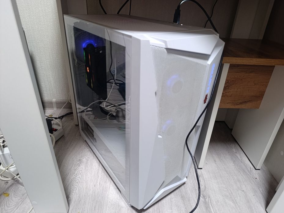 Игровой ПК, с компьютерным креслом