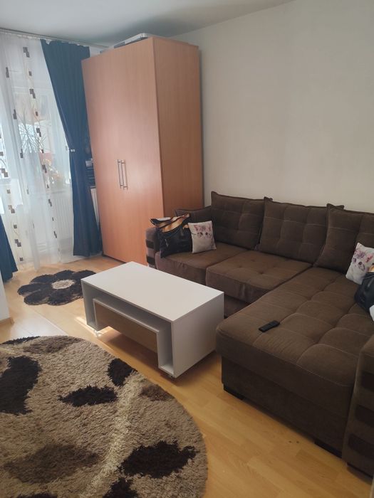Vând garsoniera pe al crisului