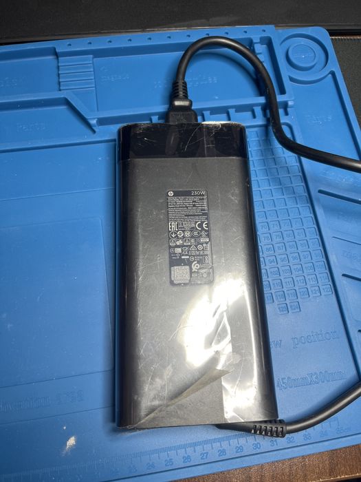 Incarcator HP 230 W , mufa groasa + adaptor mufa albastra (subtire)