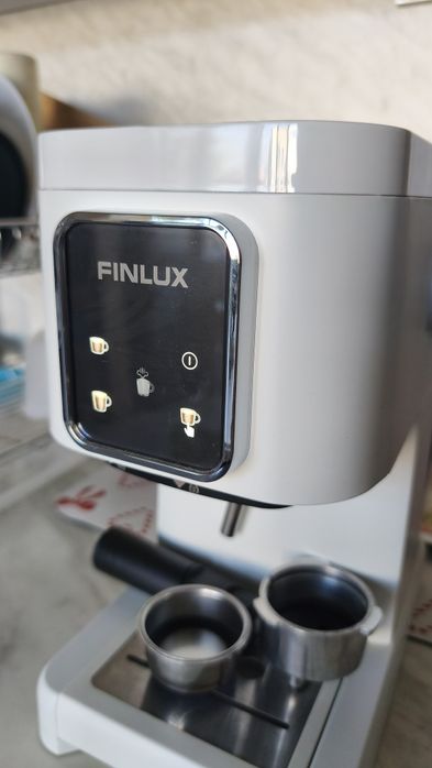 Продавам почти нова кафе машина с гаранция