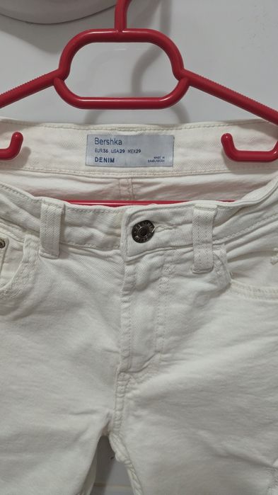 Blugi Bershka scurți 29