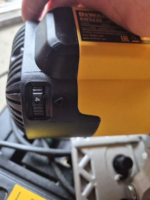Circular cu plonjare Dewalt DWS520