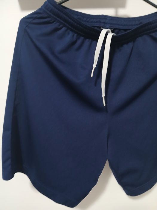 Short Adidas bărbați marimea S  ORIGINALI ,material silon.