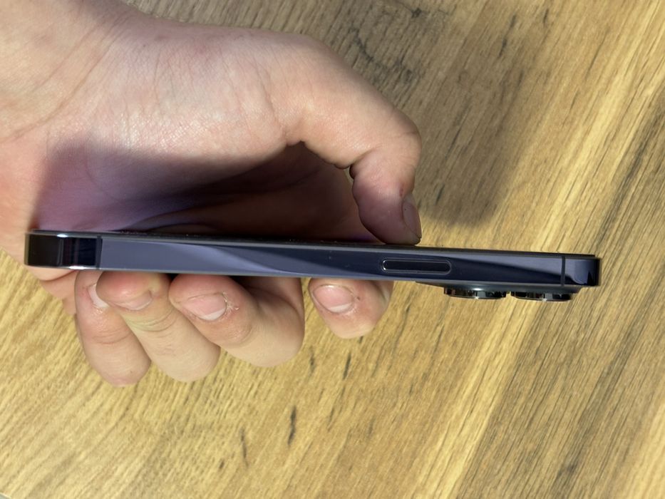 Продам Айфон 14 про