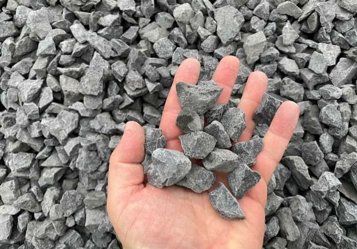 Livrez la comanda clientului nisip, balast, sort, piatra concasata etc