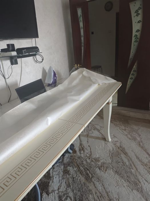 Стол стулчиктарымен сатылады. Срочно