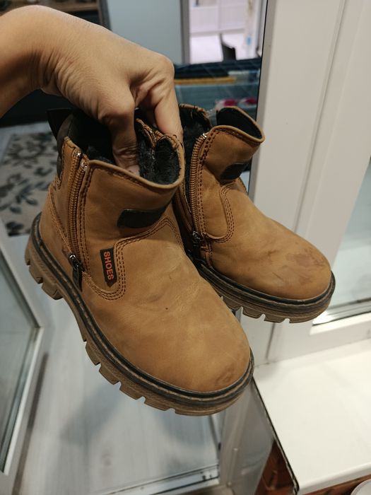 Кроссовки и сапоги мальчика