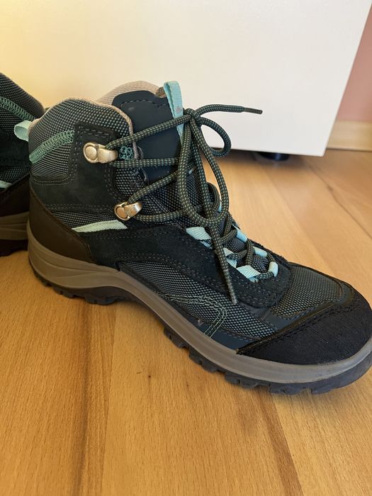 Туристически непромокаеми обувки