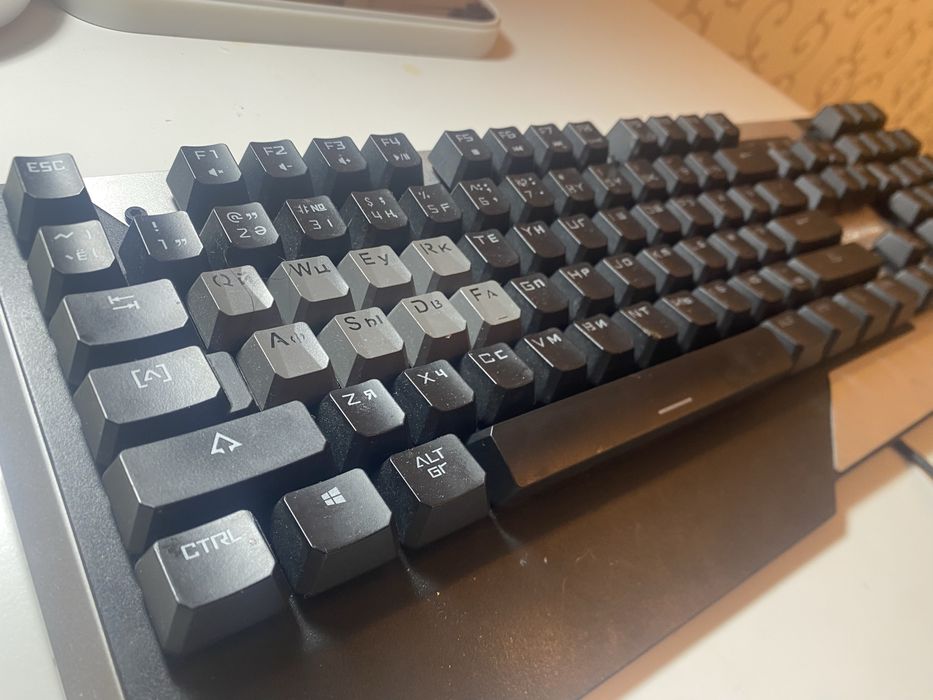 Срочно продам клавву A4Tech Bloody B865N