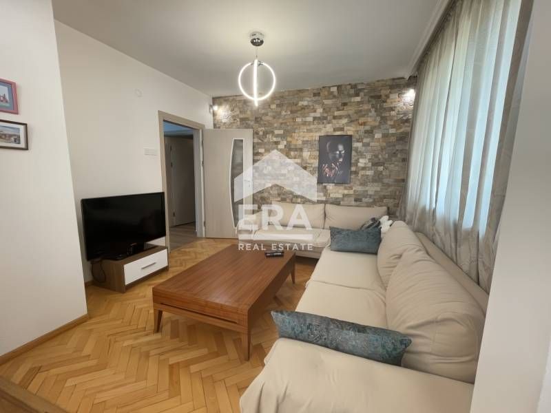 Обзаведен тристаен апартамент