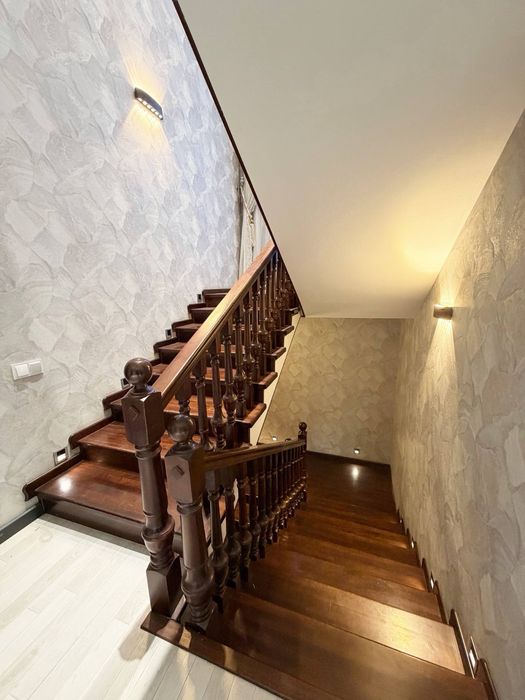 Продается Дом 9х комнат 7 соток Супер цена