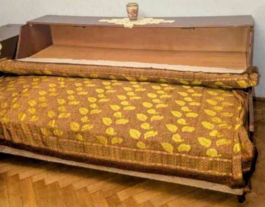 Recamier/Canapea extensibila vintage +lada de zestre –stare perfecta