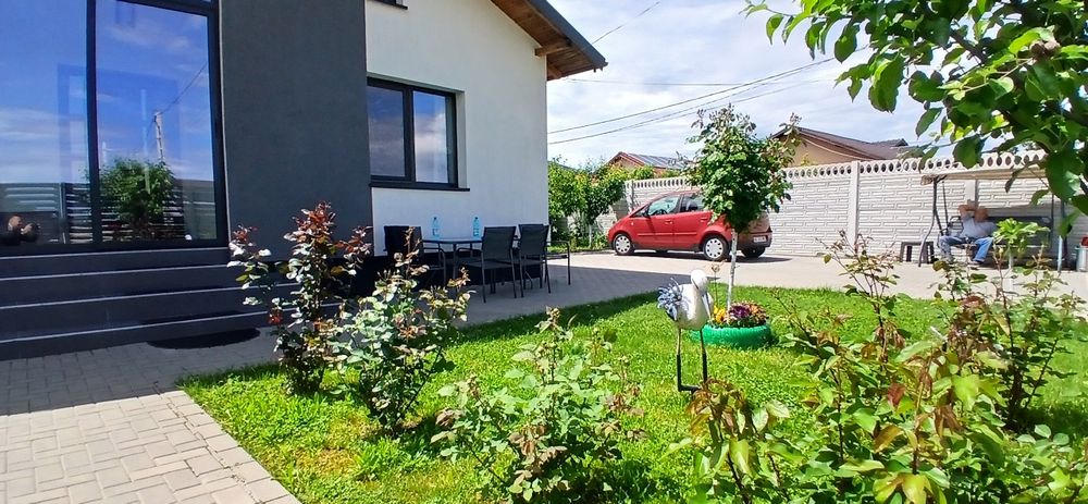 Vând vila Geamana