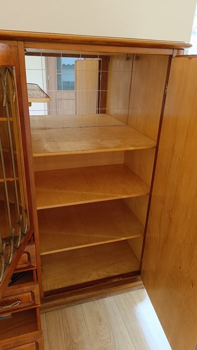 Старинен шкаф - много красив!