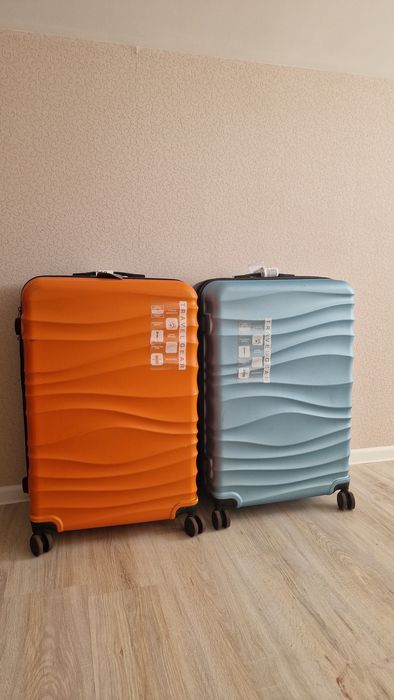 Продам новые чемоданы