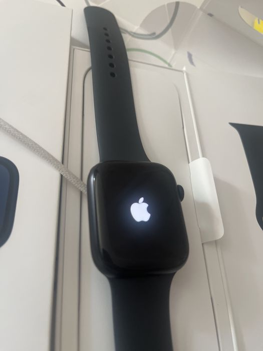 Продаются Apple Watch Series 9, 45 мм.