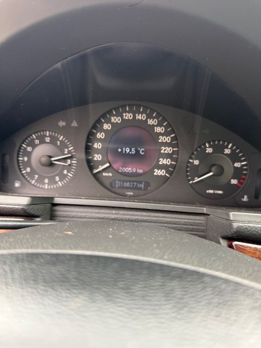 Mercedes E class w211