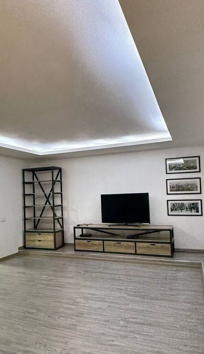 Квартира на Ойбек Банковская 4/7/9 общ пл 182м  с обстановкой