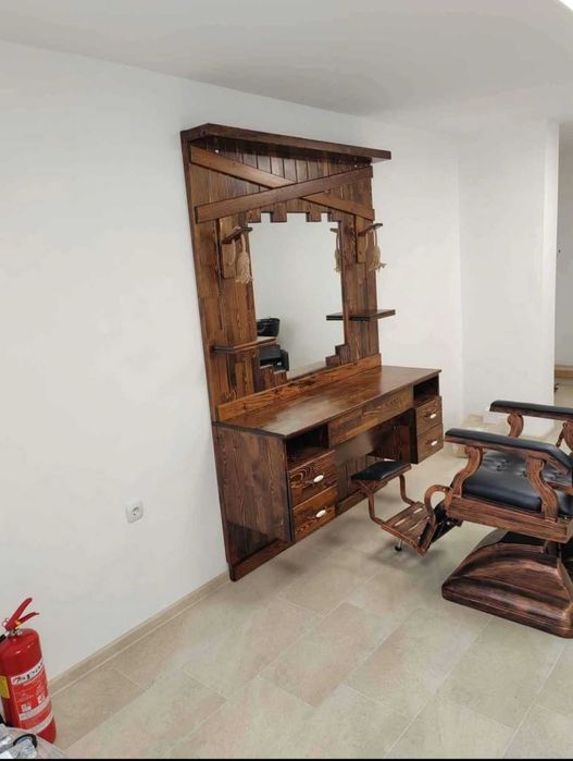 Бръснарски стол плюс работно място