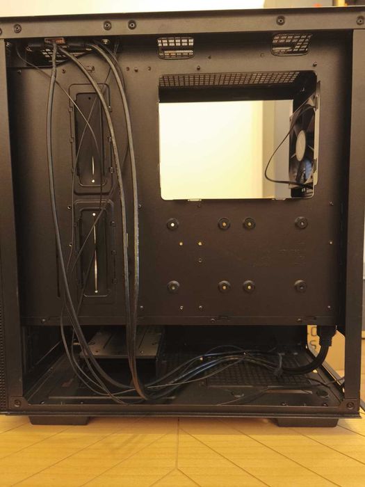 Rezervat Carcasa Mid Tower Gaming