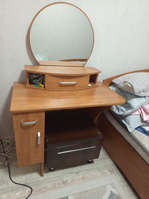 Продам туаленый столик