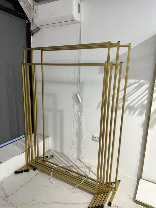 Оборудование для магазина одежды