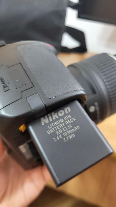 Nikon D3200 + 3 obiective Nikon + accesorii complete