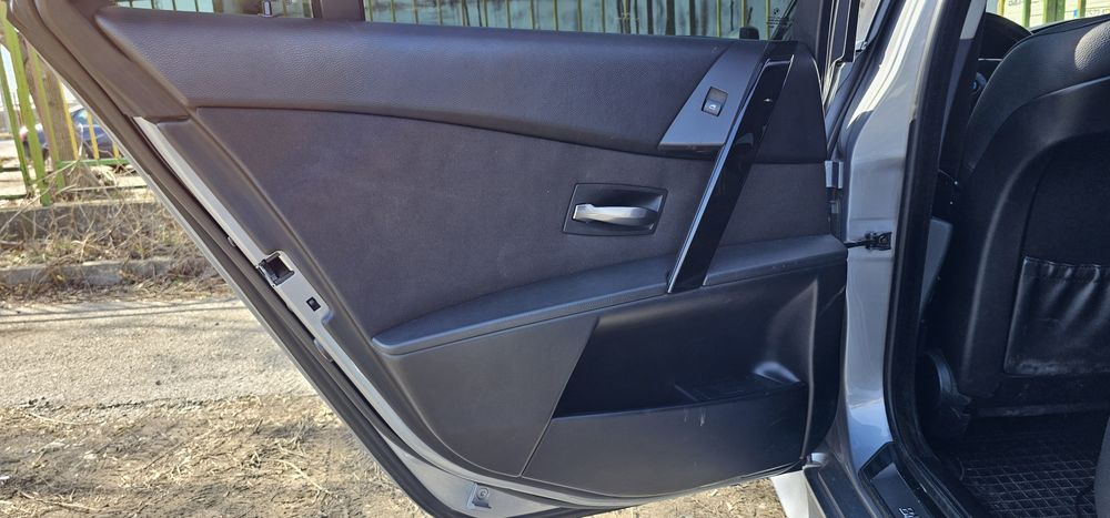 Салон за BMW E61. Черни кожени кори E60 / E61