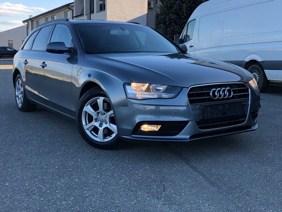 Audi A4 a an fabricatie 03/2013 motor 2.0tdi 136 cp climatronic  navigatie  jante carlig euro 5
---km 234000 carte service carpass
---navigatie