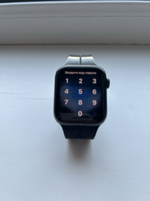 Apple Watch SE 44 мм, чёрные