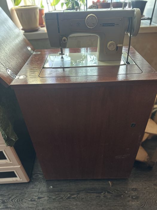 Продаю швейную машинку