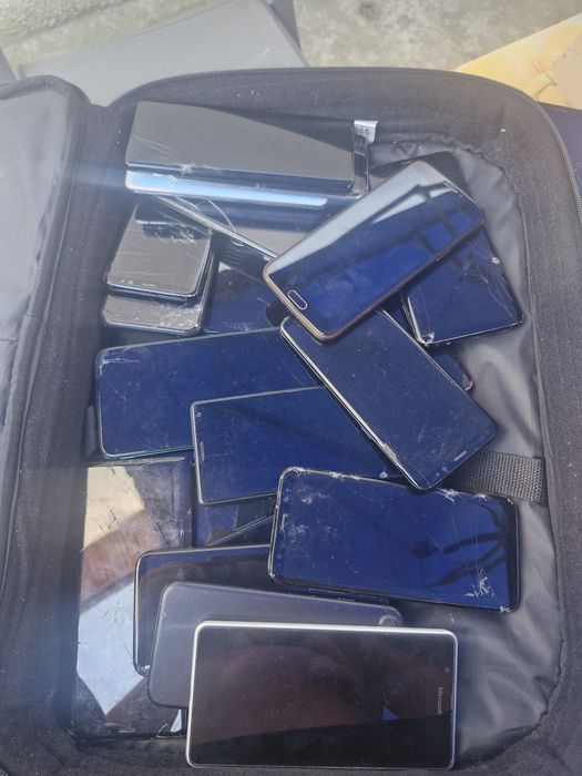 Telefoane pentru piese