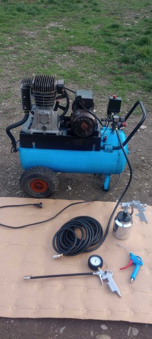 Compresor aer Italian , ABAC , la 220 volti