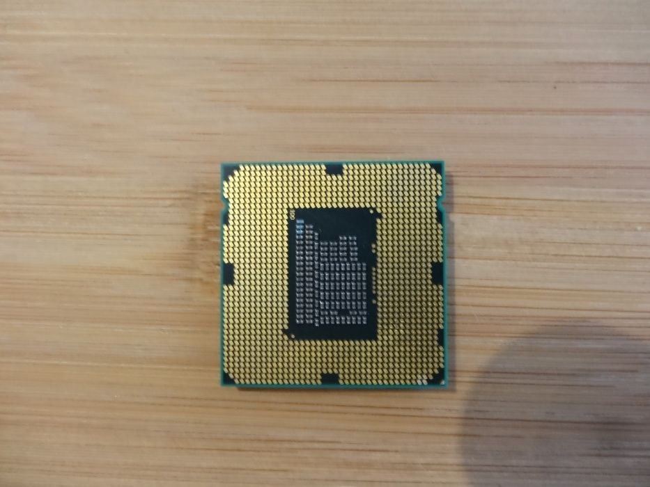 Продавам процесор за компютър Intel® Pentium® Processor i3 3220