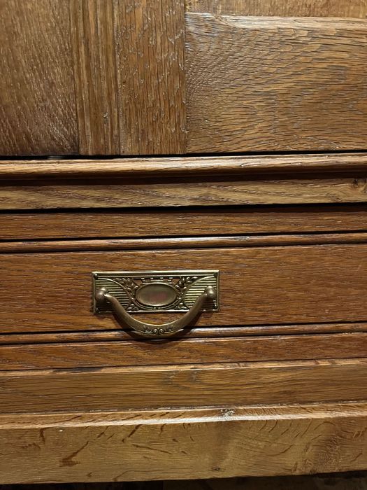 Старинен дъбов гардероб